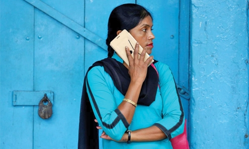 India raises import tax on cellphones