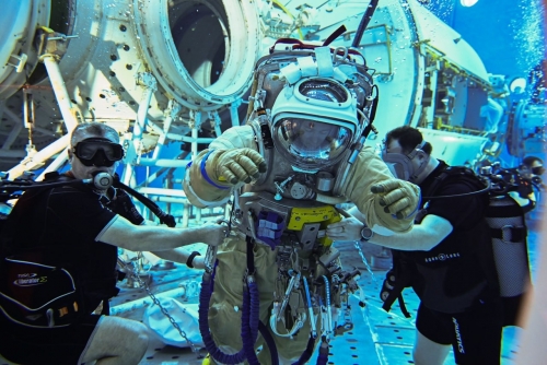 Roscosmos Enhances Spacewalk Efficiency with Dual-Variable Tether System Roscosmos Enhances Spacewalk Efficiency with Dual-Variable Tether System