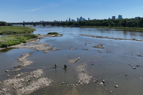 Poland’s Vistula plunges to historic low as heatwave persists Poland’s Vistula plunges to historic low as heatwave persists