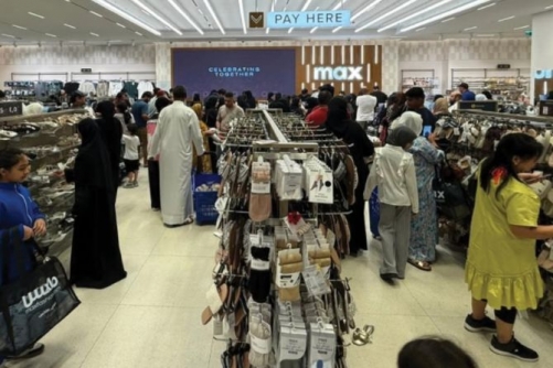 Eid-shopping crowds fill malls and markets Eid-shopping crowds fill malls and markets