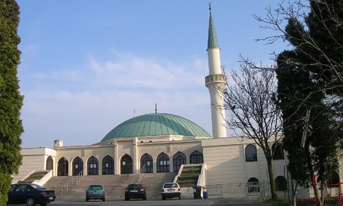 Pig heads, blood on Austrian mosque