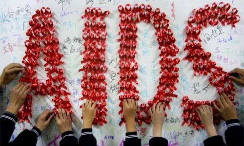 China promotes traditional medicine to combat AIDS