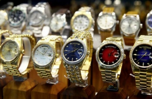 900 luxury watches 'go missing' in Japan