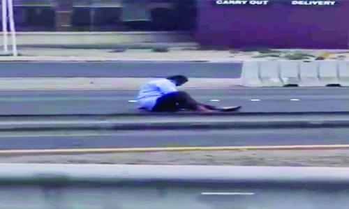 Bizarre incidents of men sitting on road