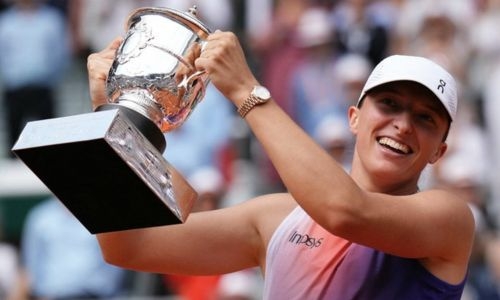 Swiatek crushes Paolini to win French Open title Swiatek crushes Paolini to win French Open title