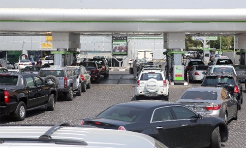 Kuwaiti court scraps petrol price hike