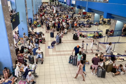 Thousands of tourists flee wildfire on Greece's Rhodes island Thousands of tourists flee wildfire on Greece's Rhodes island