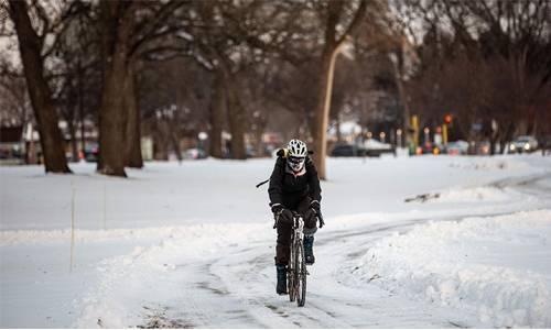 Arctic air keeps US midwest shivering
