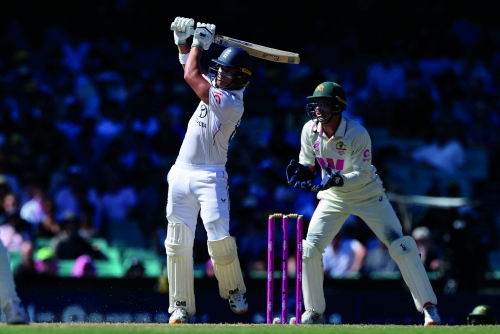 Bethell slams maiden century to give England glimmer in final Ashes Test