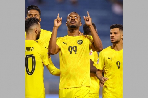 Ten-Man Khaldiya Strike Late to Boost Title Charge 