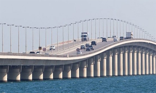Two Bahrainis on trial for forging PCR test certificate to travel through King Fahad Causeway