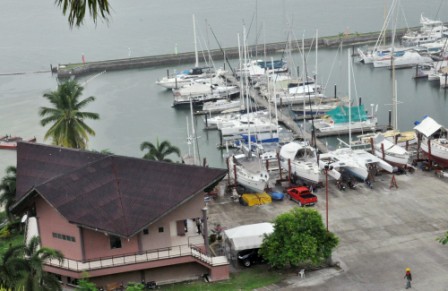 Philippine gunmen haul foreign hostages into remote mountains: police