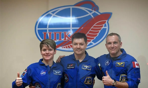 Astronauts say look forward to space after Soyuz accident