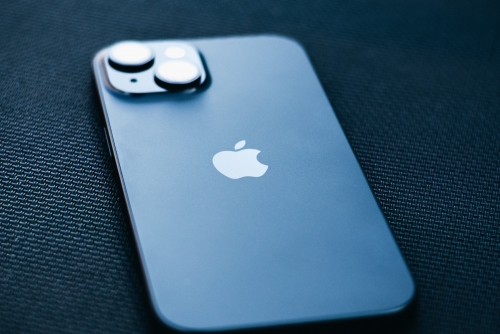 Apple Reclaims Global Lead as Smartphone Market Grows in 2025