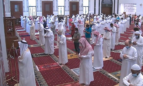 Thousands gather for Friday prayers all over Bahrain