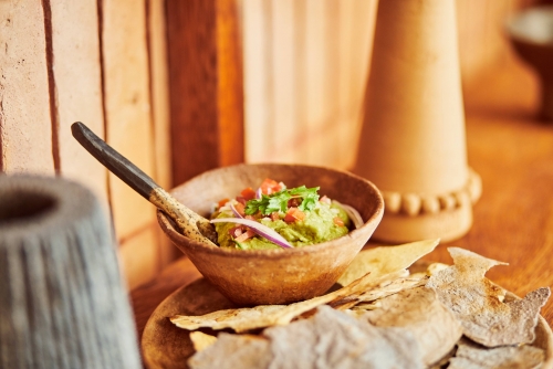 Four Seasons Hotel Bahrain Bay takes pole position wth pre-race Lawn Party by Chef Wolfgang Puck and race-themed Friday Brunch