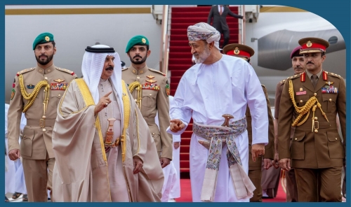 HM King Hamad and Sultan Haitham Hold Warm Meeting in Oman