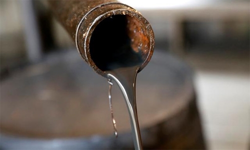 Oil dips, heads for weekly gain as vaccine rollouts support