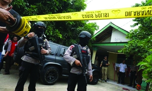 Indonesian police kill man wielding machetes, IS symbol