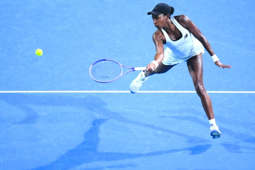 Gauff outlasts Bencic to reach Miami semi-finals