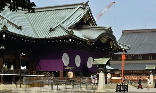 Japanese first lady visits Tokyo war shrine