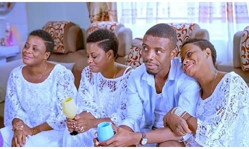 Man marries triplets at the same time - after all three sisters propose to him Man marries triplets at the same time - after all three sisters propose to him