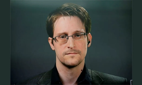 Snowden says he hopes France will grant him asylum