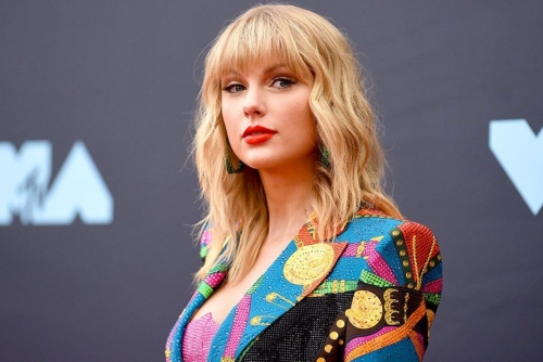 Taylor Swift ‘restricted access to new album to only five people’ Taylor Swift ‘restricted access to new album to only five people’