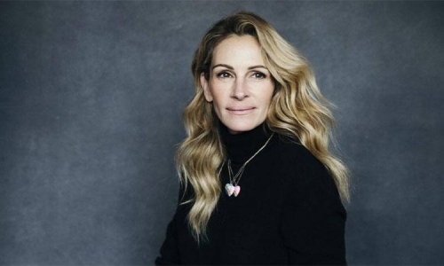Julia Roberts is stunned to discover she isn’t actually a Roberts