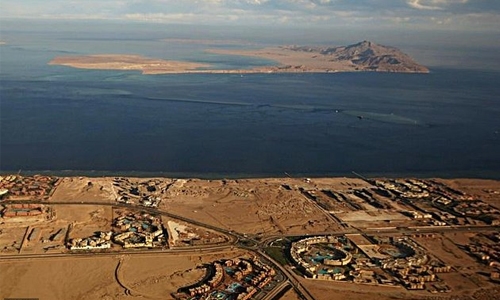 Egypt's Sisi to accept courts' decision on island transfers