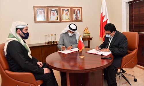 Housing Ministry signs agreement with Al-Namal Contracting and Trading Company to build housing units in Al-Lawzi