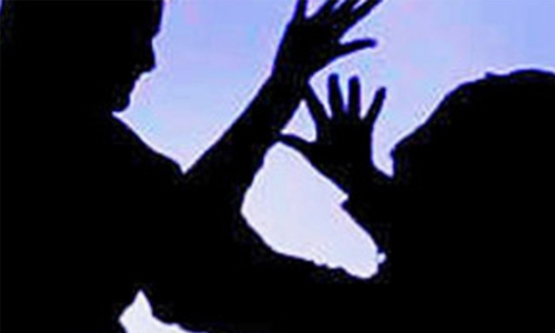 Waiter molests co-worker in shopping mall Waiter molests co-worker in shopping mall