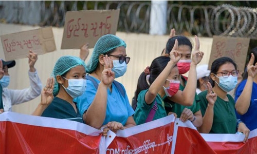 Myanmar police warn protesters to disperse or face force Myanmar police warn protesters to disperse or face force