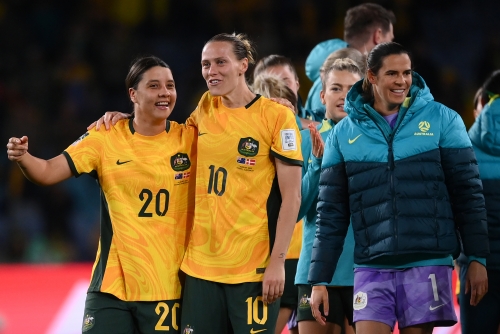 Australia reach World Cup quarter-finals as Kerr makes comeback