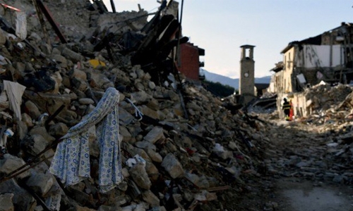 Strong twin quakes rock central Italy