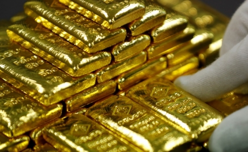 Gold hits record high amid pandemic and US-China tensions