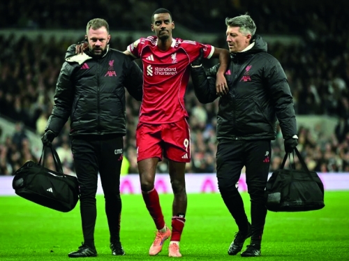 Liverpool fear Isak has broken leg: reports