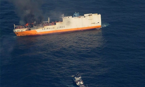 Oil slick heading to French coast Oil slick heading to French coast