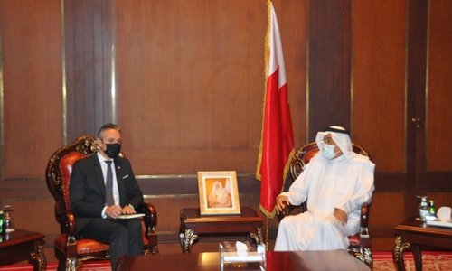 Bahrain, France discuss joint projects