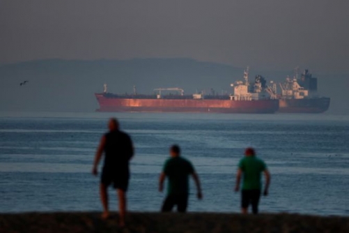 Trump waives shipping law 