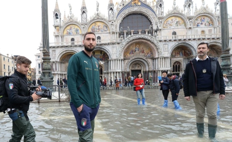 Venice braces for another exceptional tide, tourists flee Venice braces for another exceptional tide, tourists flee