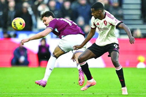 Isak scores first Premier League goal for Liverpool to sink West Ham 