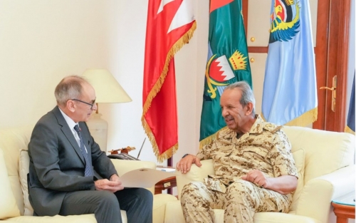 Commander-in-Chief Receives UK Envoy Commander-in-Chief Receives UK Envoy