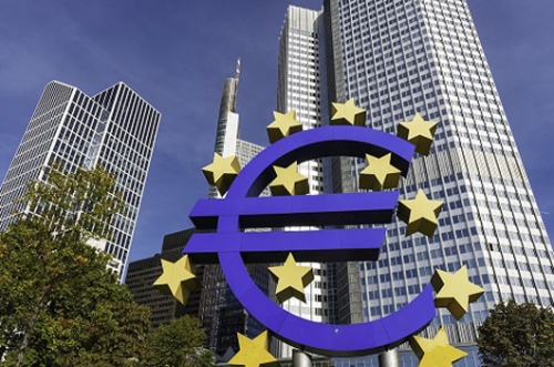Euro zone banks tighten credit access amid pandemic worries