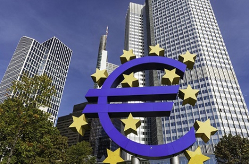 Euro zone banks tighten credit access amid pandemic worries Euro zone banks tighten credit access amid pandemic worries