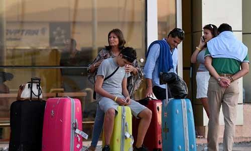 First flight with British tourists from Sharm lands in UK