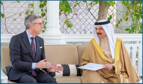 HM King Hamad Commends French Efforts in Regional and Global Peace