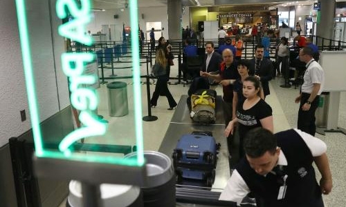 US Customs computer collapse leaves thousands of travelers waiting US Customs computer collapse leaves thousands of travelers waiting