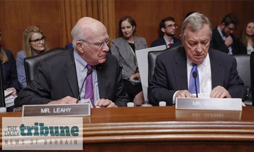 Philippines bans two US senators Philippines bans two US senators