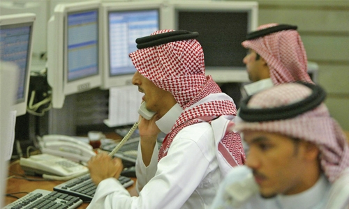Saudi hires banks for debut bond sale Saudi hires banks for debut bond sale